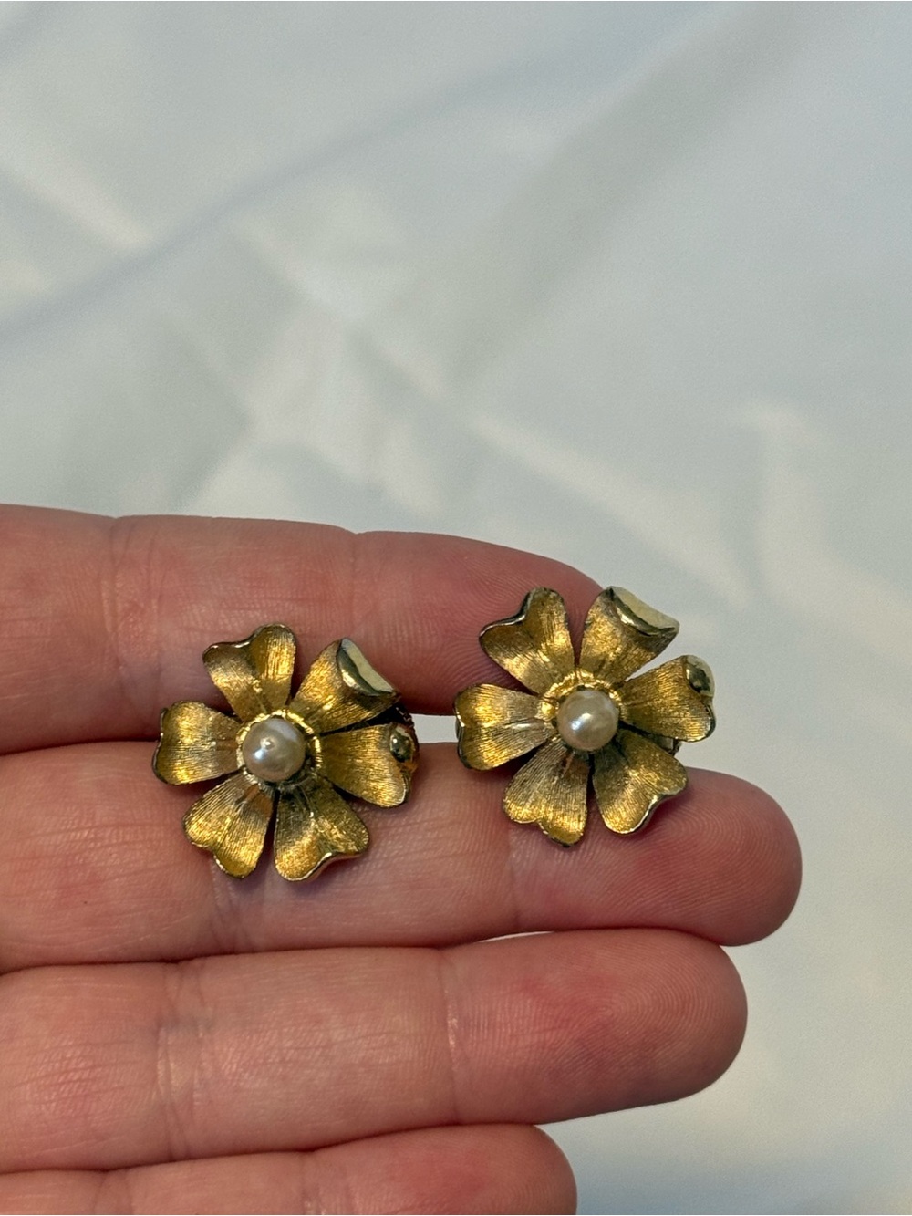 Vintage Vendome Gold Tone Flower Faux Pearl Clip On Earrings Signed Floral